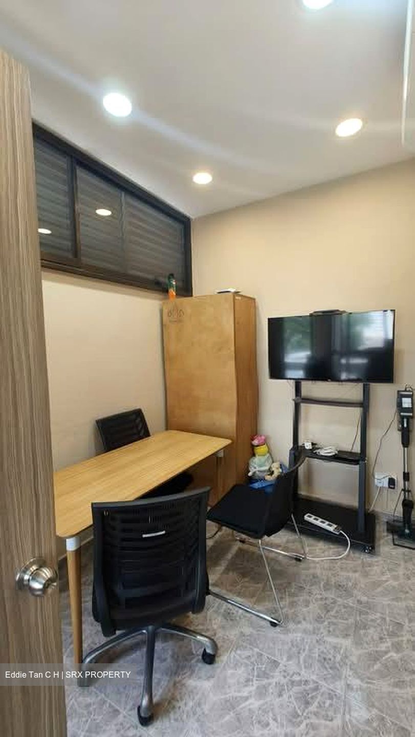 Boon Lay Shopping Centre (D22), Retail #594988371